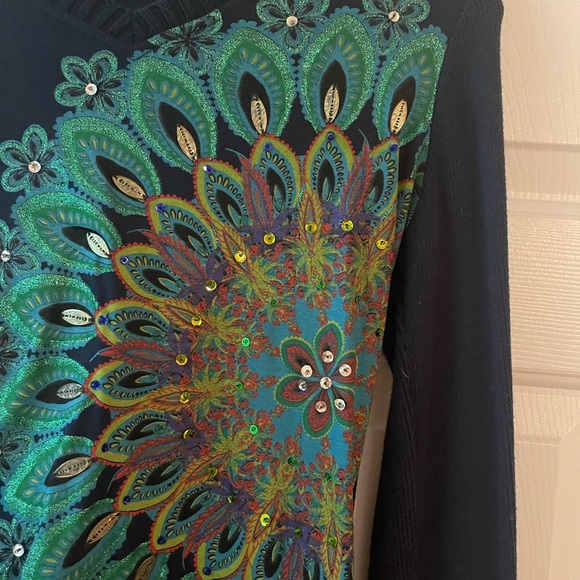 Sweater - Picture 4 of 9